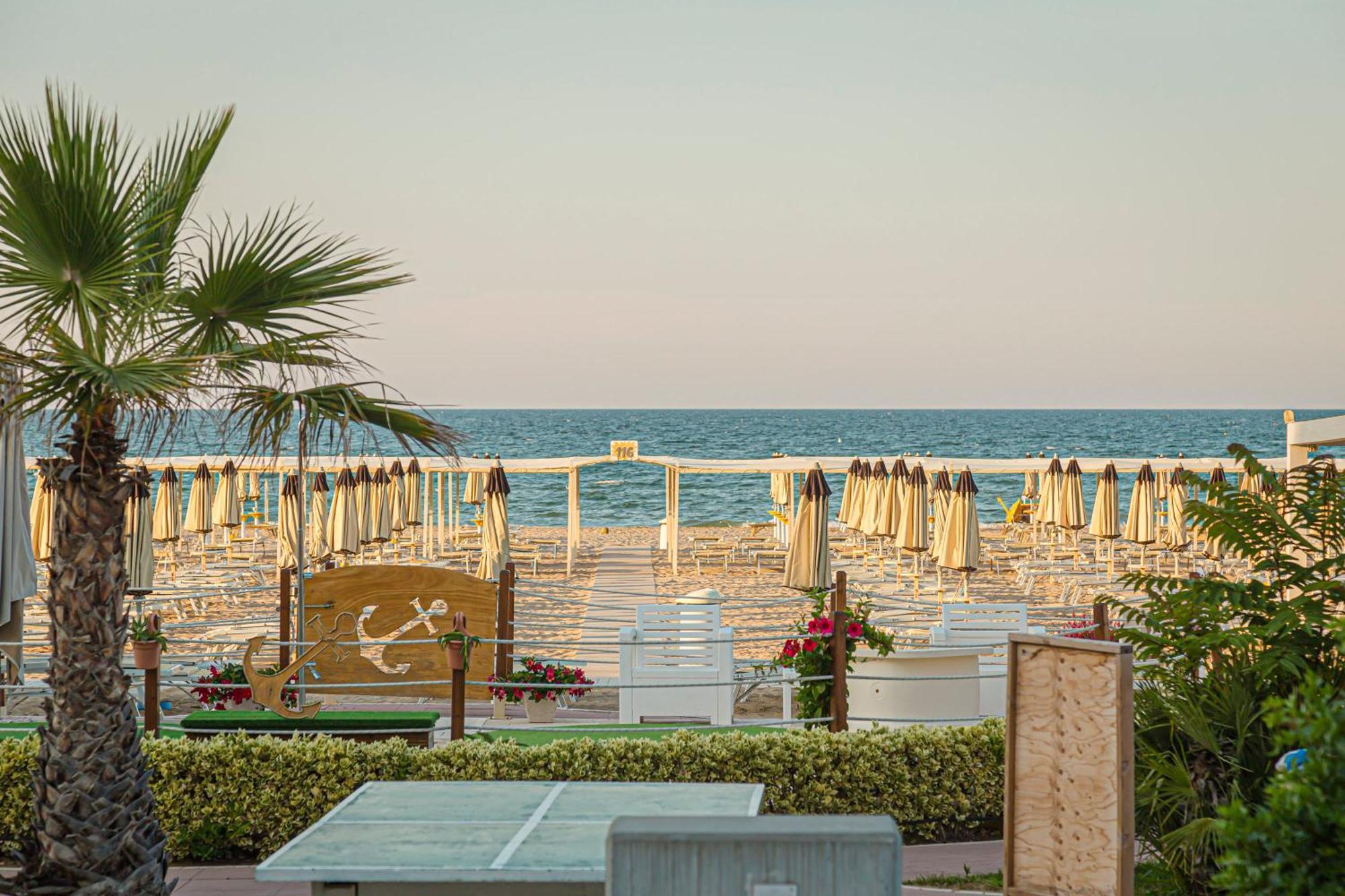 ריצ'יונה Hotel Avana Fronte Mare מראה חיצוני תמונה
